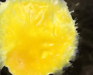 香菇炒鸡蛋的做法 步骤4
