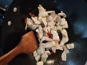 青蒜回锅肉的做法 步骤4