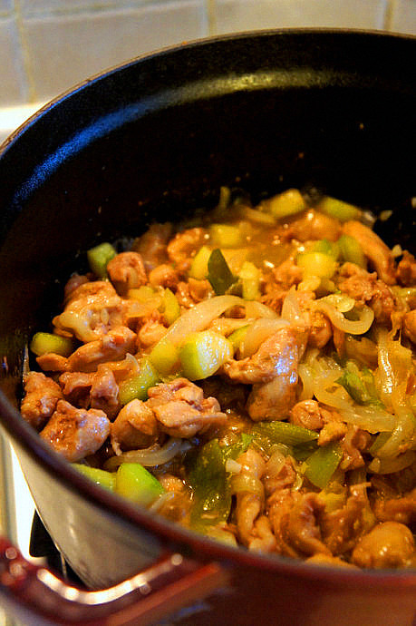 西葫芦焖鸡块的做法、烹饪技巧
